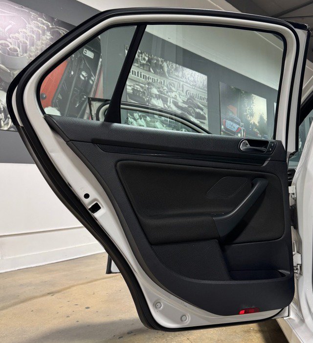 Used 2010 Volkswagen Jetta TDI Cup FWD image 24