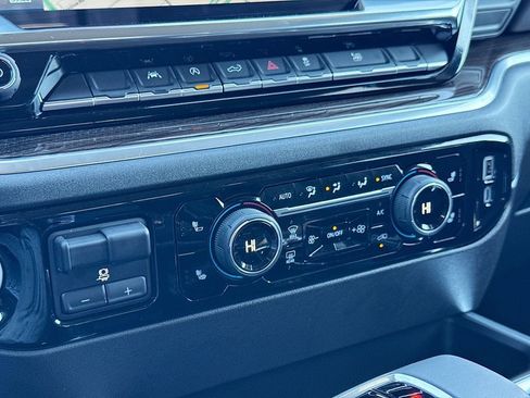 Used 2025 Chevrolet Silverado 1500 LT w/ Leather Package image 28