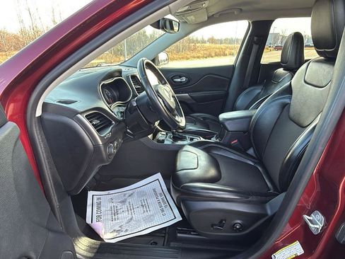 Used 2019 Jeep Cherokee Latitude Plus w/ Comfort/Convenience Group image 25