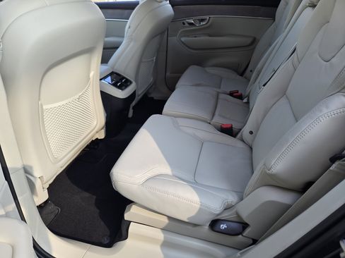 New 2026 Volvo XC90 B6 Ultra w/ Protection Package image 32