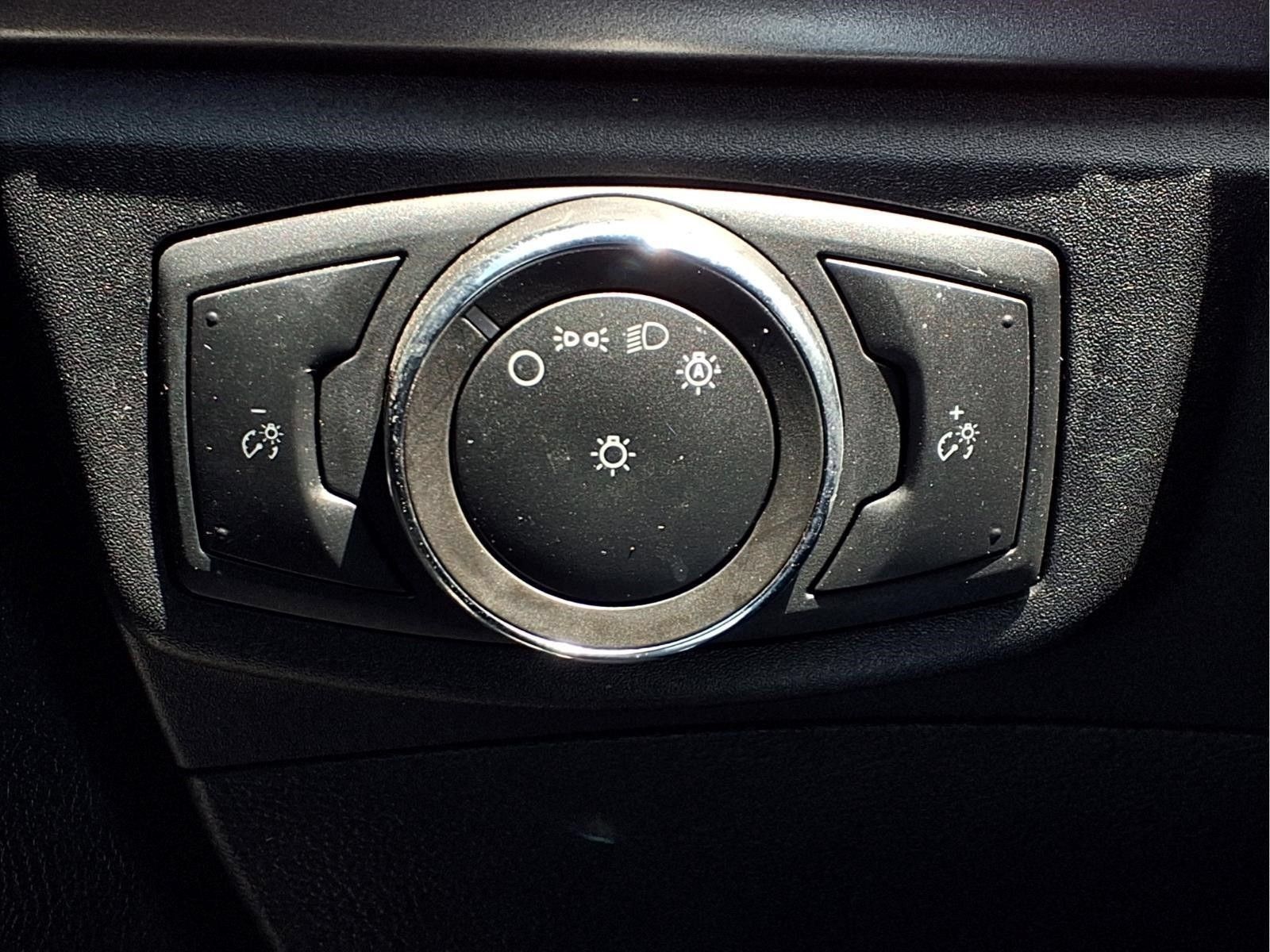 Used 2020 Ford Fusion SE FWD image 24
