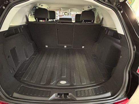 Used 2018 Land Rover Discovery Sport SE image 24