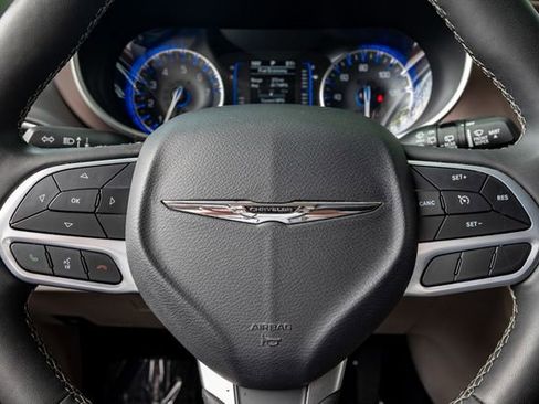 Used 2023 Chrysler Voyager LX image 10