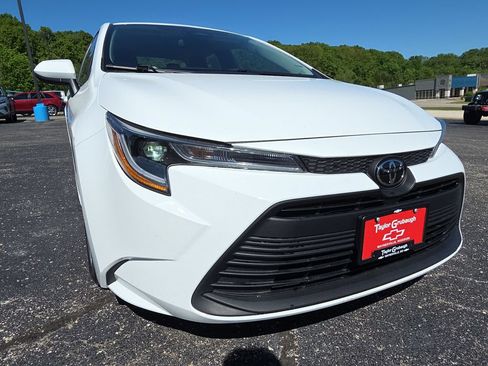 Used 2024 Toyota Corolla LE FWD image 11