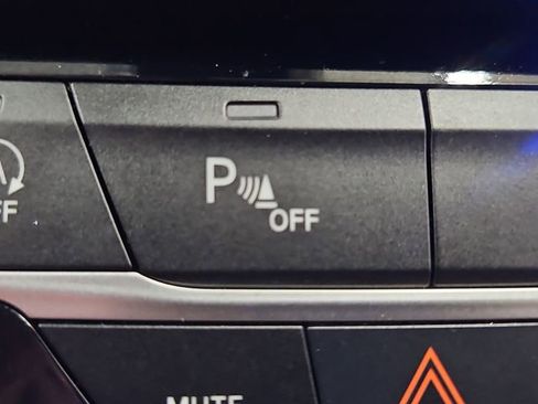 Used 2023 Chrysler Pacifica Touring-L image 47