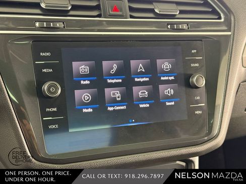 Used 2022 Volkswagen Tiguan SE w/ Panoramic Sunroof Package FWD image 31