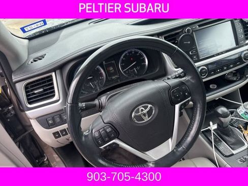Used 2017 Toyota Highlander Limited Platinum image 9