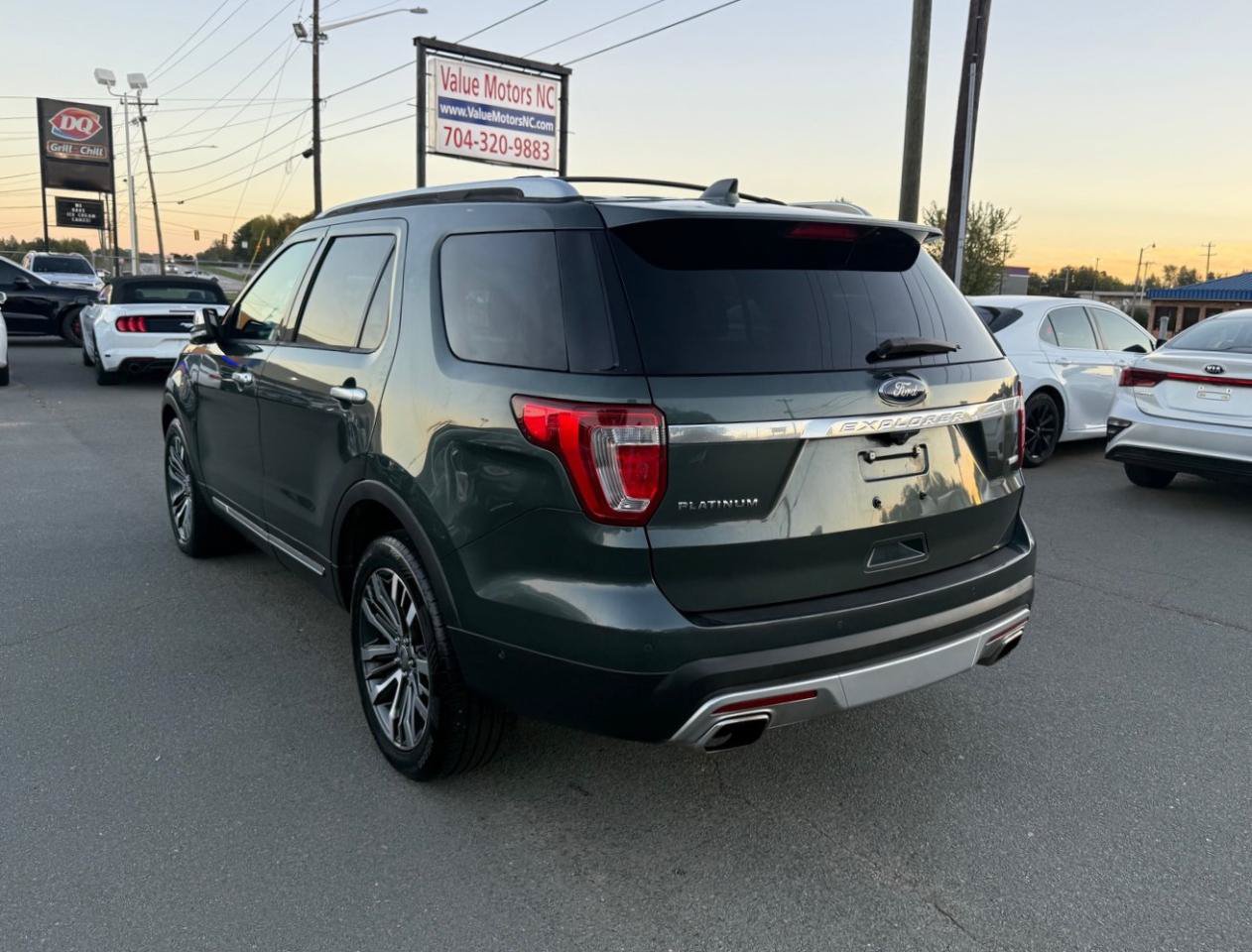 Used 2016 Ford Explorer Platinum AWD/4WD image 4