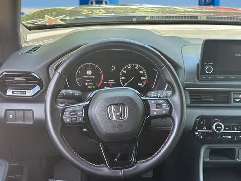 Used 2025 Honda Pilot Sport image 16