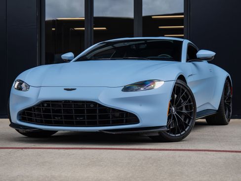 Used 2022 Aston Martin V8 Vantage Coupe RWD image 1