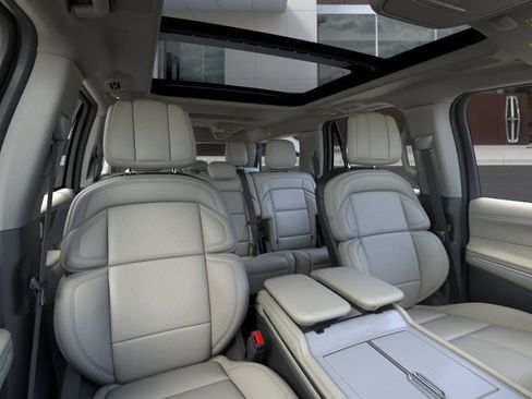 New 2026 Lincoln Navigator L Reserve AWD/4WD image 10