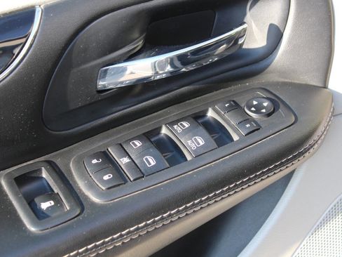 Used 2018 Dodge Grand Caravan SXT image 10