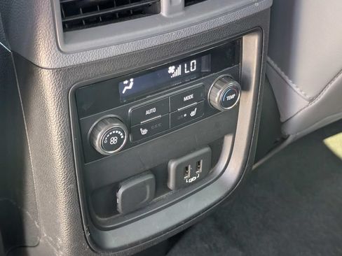 Used 2020 Buick Envision Essence FWD image 20