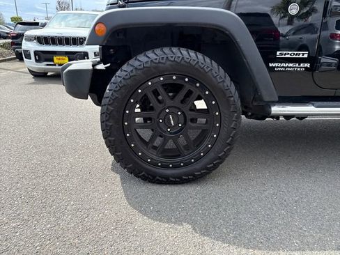 Used 2017 Jeep Wrangler Unlimited Sport w/ Quick Order Package 24S AWD/4WD image 26