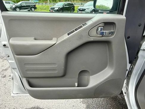 Used 2018 Nissan Frontier SV AWD/4WD image 12