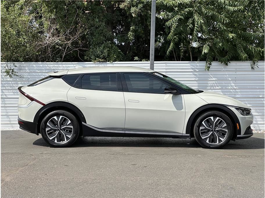 Used 2024 Kia EV6 Light AWD/4WD image 9