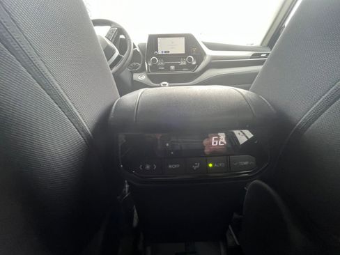 Used 2025 Toyota Highlander LE FWD image 24