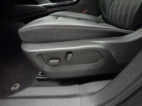 Used 2023 Buick Envision Avenir image 29