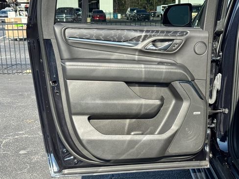 Used 2023 GMC Yukon XL Denali image 23