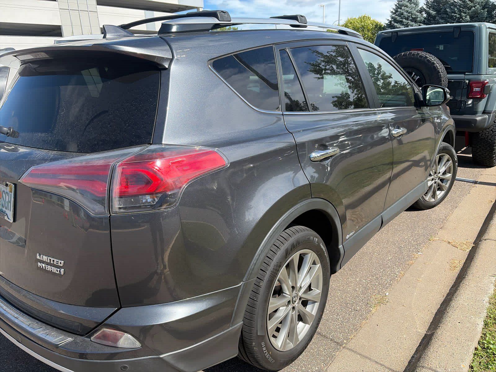Used 2018 Toyota RAV4 Limited w/ Advanced Technology Package AWD/4WD image 6