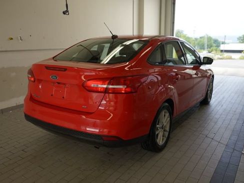 Used 2017 Ford Focus SE w/ Cold Weather Package FWD image 14