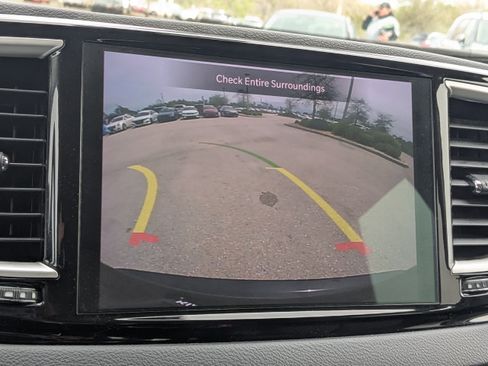 Used 2023 Chrysler Pacifica Touring-L image 25