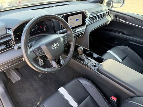 Used 2025 Toyota Camry SE image 10