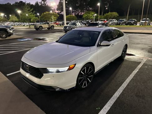 Used 2024 Honda Accord Touring image 5