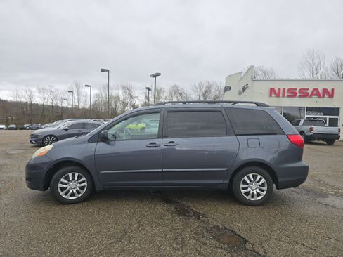 Used 2010 Toyota Sienna LE image 5