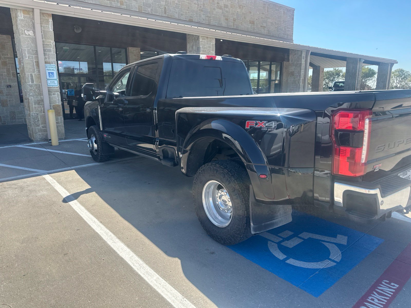 Used 2024 Ford F350 Lariat w/ Lariat Ultimate Package AWD/4WD image 3
