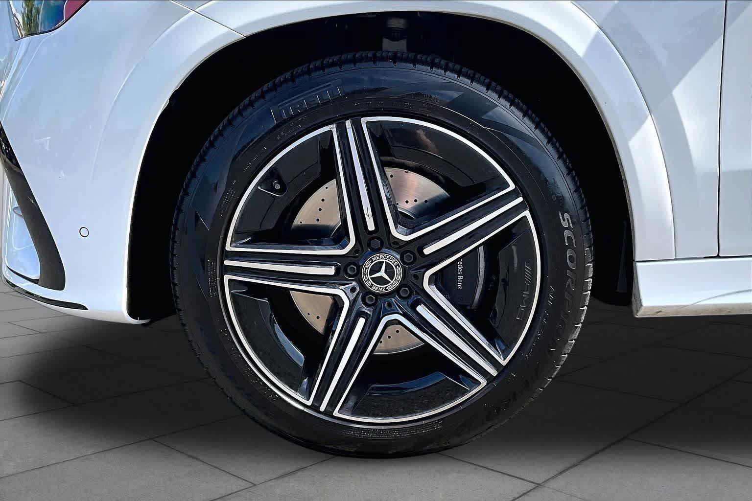 Used 2024 Mercedes-Benz GLE 450e 4MATIC image 10
