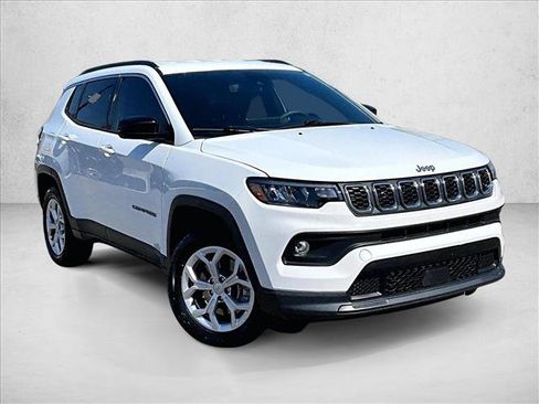 Used 2024 Jeep Compass Latitude AWD/4WD image 12