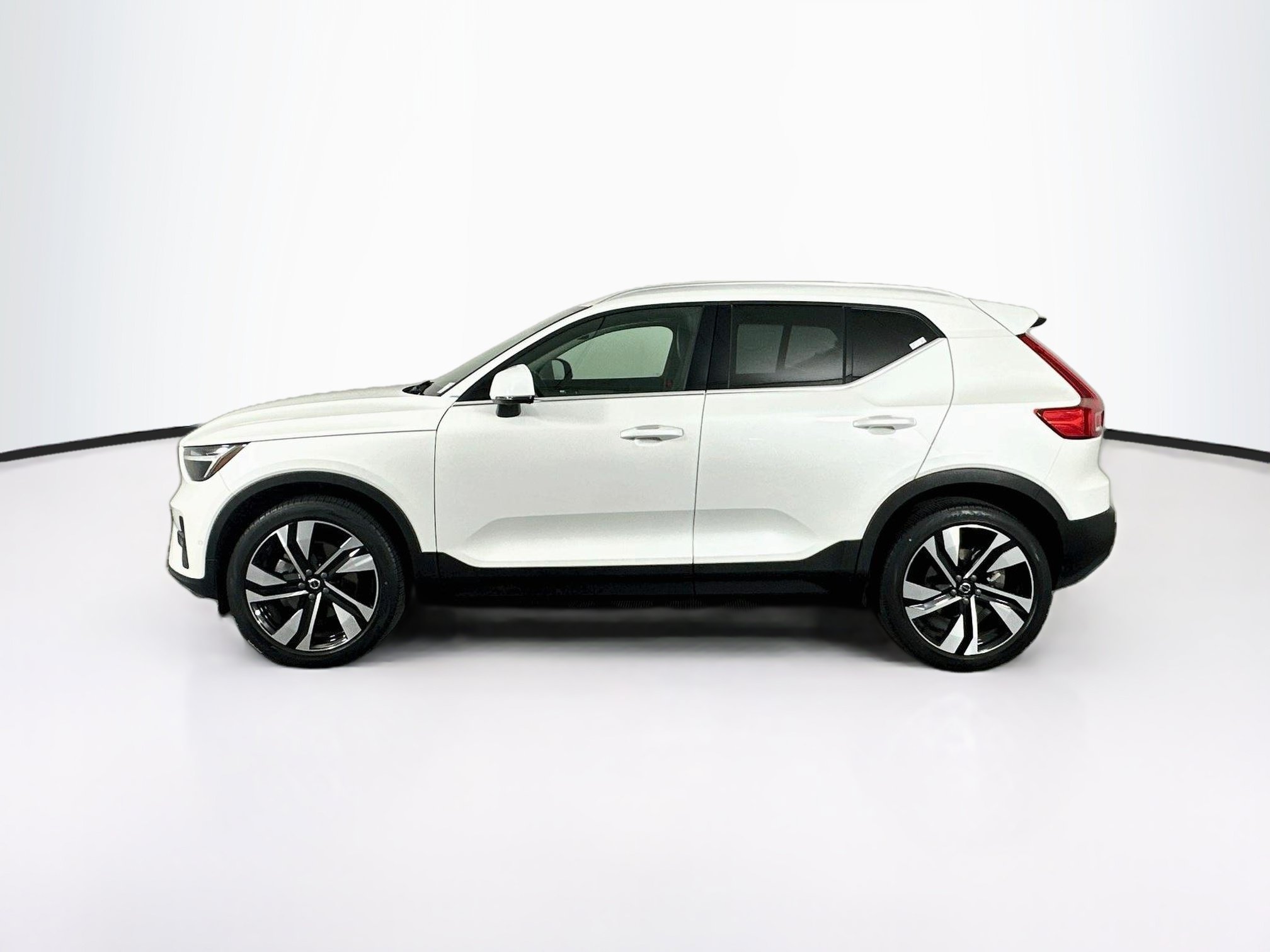 Used 2023 Volvo XC40 B5 Ultimate w/ Protection Package Premier AWD/4WD image 4