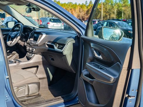 Used 2024 GMC Terrain SLE w/ Driver Convenience Package image 12