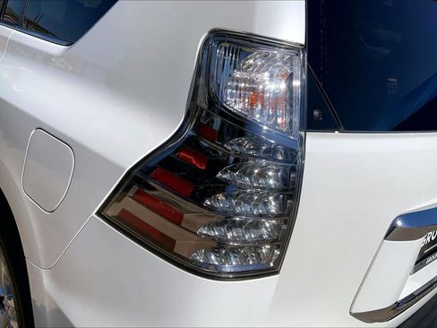 Used 2015 Lexus GX 460 w/ Premium Package AWD/4WD image 29