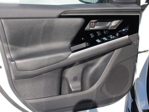 Certified 2025 Toyota bZ4X FWD image 10