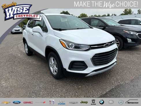 Used 2020 Chevrolet Trax LT w/ LT Convenience Package AWD/4WD image 1