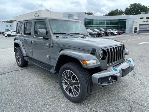 Used 2023 Jeep Wrangler Unlimited Sahara AWD/4WD image 3