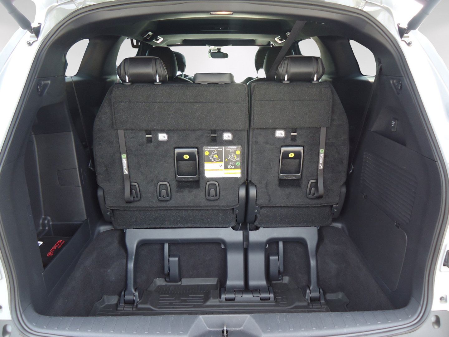 Used 2025 Toyota Sienna XLE Woodland Edition AWD/4WD image 34