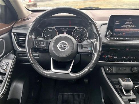 Used 2021 Nissan Rogue SV w/ Premium Package image 12