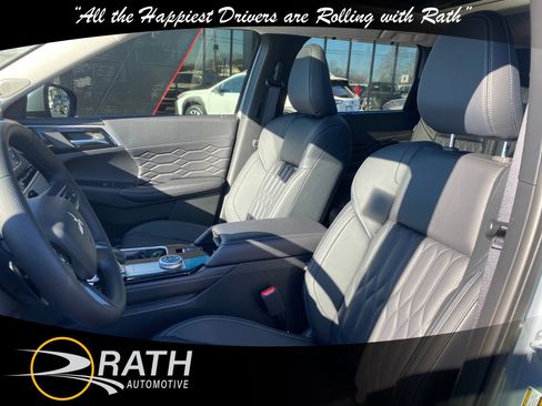 New 2025 Mitsubishi Outlander SEL image 12