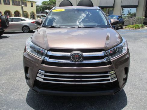 Used 2018 Toyota Highlander Limited FWD image 6