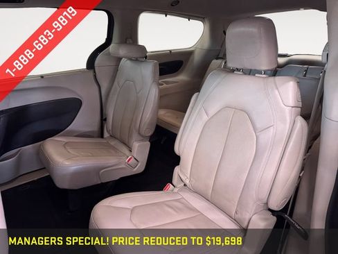 Used 2021 Chrysler Pacifica Touring-L FWD image 22