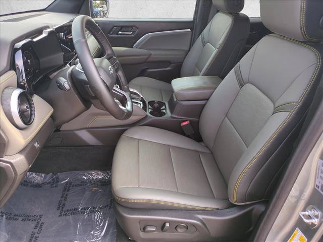 Used 2026 Chevrolet Colorado ZR2 w/ Technology Package AWD/4WD image 15