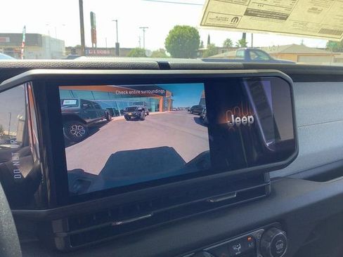 New 2025 Jeep Gladiator Sport image 19