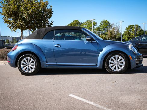 Used 2019 Volkswagen Beetle 2.0T S image 12