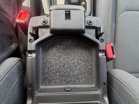 Used 2025 Jeep Wrangler Unlimited Sahara AWD/4WD image 30