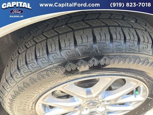Used 2023 Chrysler Pacifica Touring-L FWD image 14