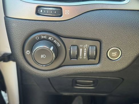 Used 2020 Jeep Cherokee Limited AWD/4WD image 26