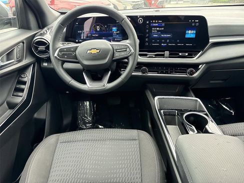 Used 2025 Chevrolet Equinox LT FWD image 18